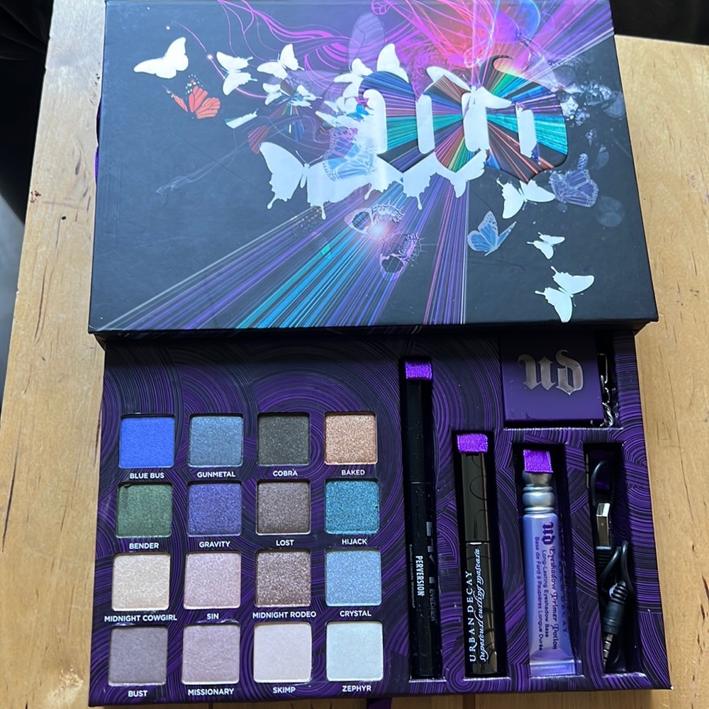 Urban Decay Book of Shadow palette